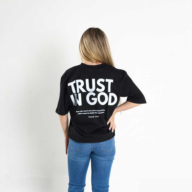 Camiseta Feminina Oversized - Trust In God "Confie Em Deus"